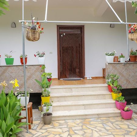 Apartment Xheison Берат Екстер'єр фото