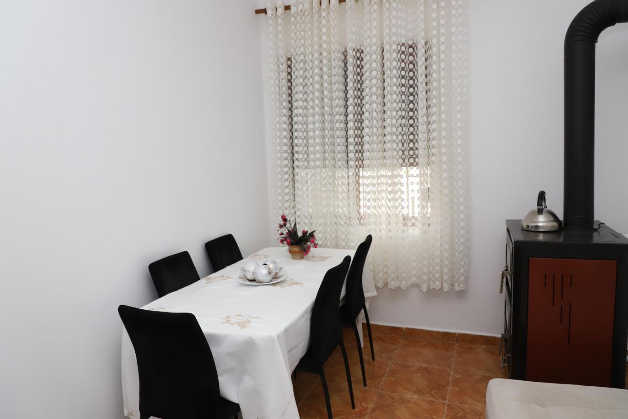 Apartment Xheison Берат Екстер'єр фото